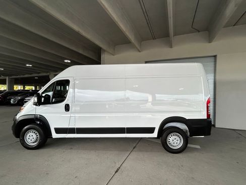 Used 2025 RAM ProMaster 2500 w/ Convenience Group image 7