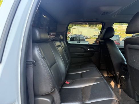 Used 2011 GMC Sierra 2500 Denali w/ Suspension Package, Off-Road AWD/4WD image 43