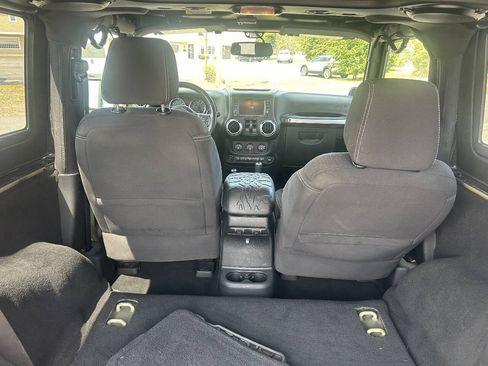 Used 2013 Jeep Wrangler Rubicon w/ PWR Convenience Group AWD/4WD image 9