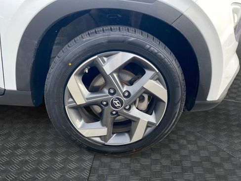 Used 2024 Hyundai Venue SEL image 36