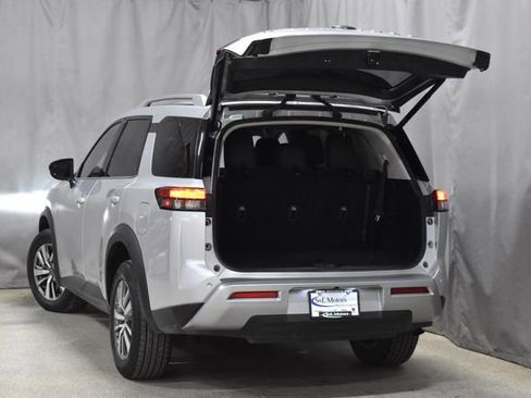 Used 2025 Nissan Pathfinder SL image 36