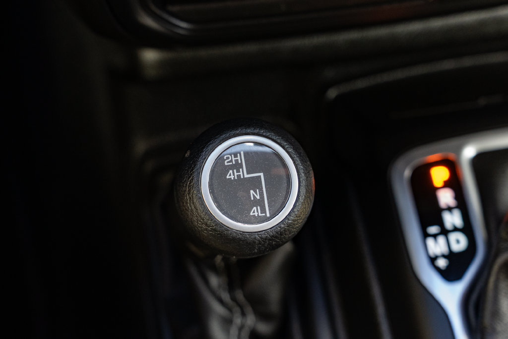 Used 2018 Jeep Wrangler Unlimited Sahara AWD/4WD image 21