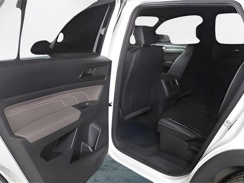 Used 2021 Volkswagen Atlas Cross Sport SE image 25