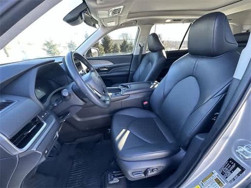Used 2024 Toyota Grand Highlander XLE image 17