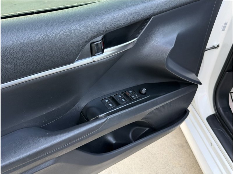 Used 2019 Toyota Camry LE FWD image 15