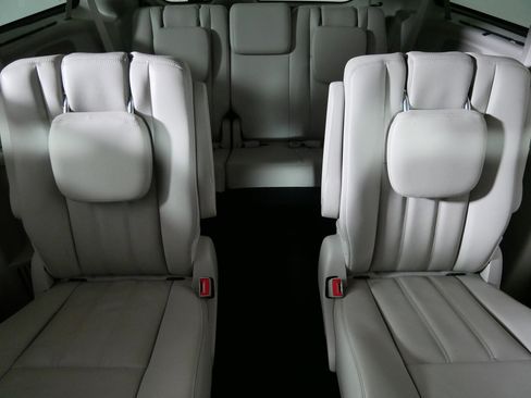 Used 2014 Chrysler Town & Country Touring-L w/ Driver Convenience Group FWD image 13