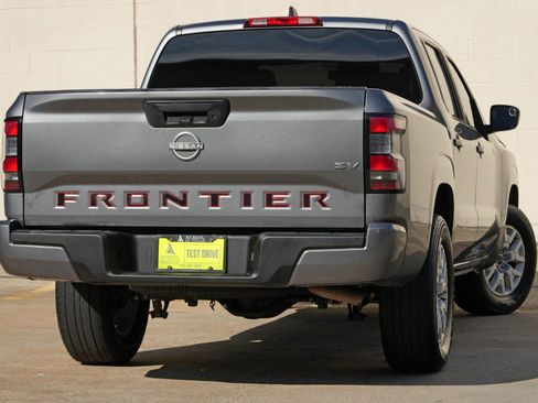Used 2022 Nissan Frontier SV RWD image 4