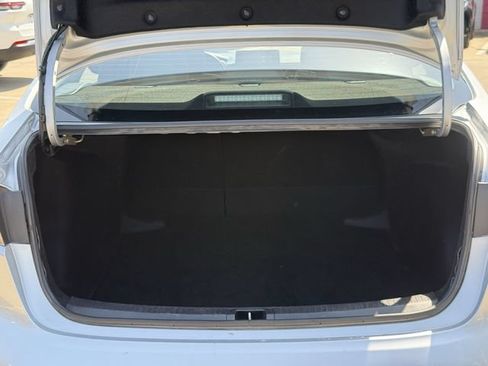 Used 2025 Toyota Corolla LE FWD image 31
