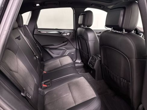 Certified 2022 Porsche Macan S AWD/4WD image 25