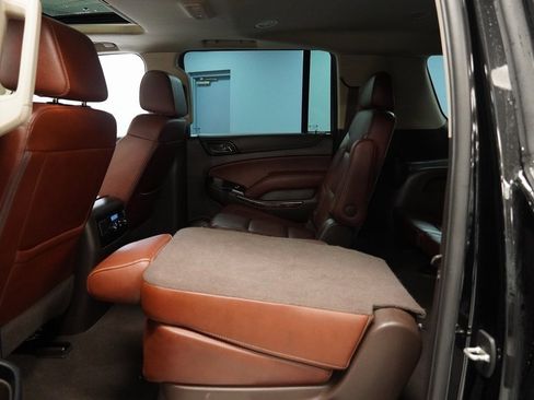Used 2020 Chevrolet Suburban Premier image 32