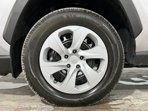 Used 2024 Toyota RAV4 LE FWD image 10