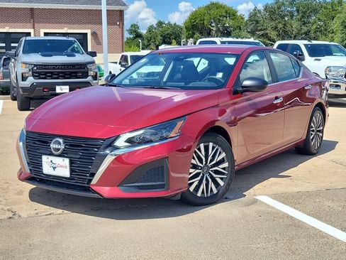 Used 2025 Nissan Altima 2.5 SV FWD image 31