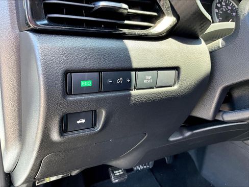 Used 2024 Nissan Sentra SV FWD image 36