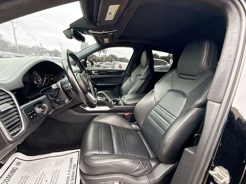 Used 2019 Porsche Cayenne Turbo w/ Premium Plus Package image 23