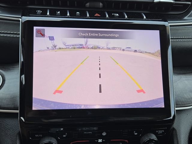 Used 2022 Jeep Grand Cherokee Limited AWD/4WD image 18