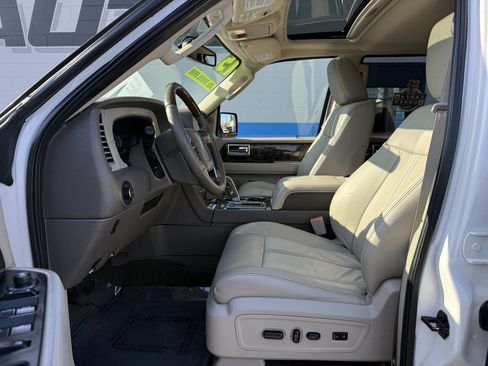 Used 2015 Lincoln Navigator 4WD image 8
