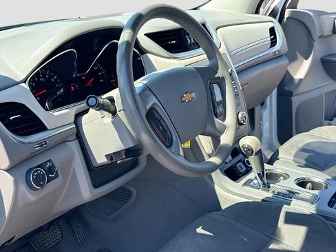 Used 2017 Chevrolet Traverse LS FWD image 4