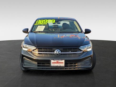 Used 2024 Volkswagen Jetta SE image 2