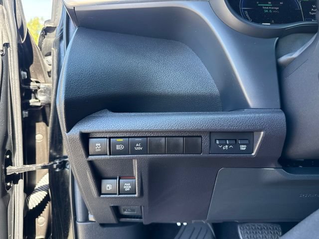 Used 2025 Toyota Sienna Limited FWD image 17