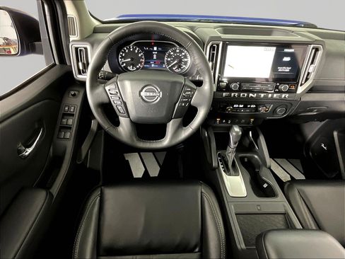 Used 2025 Nissan Frontier SL AWD/4WD image 9