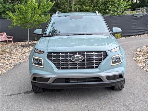 Certified 2025 Hyundai Venue Limited FWD image 9