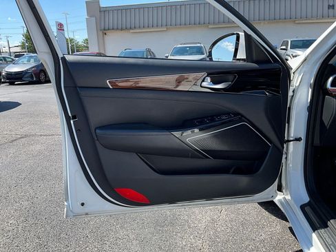 Used 2019 Kia Cadenza Premium FWD image 18