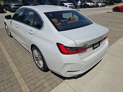 Used 2024 BMW 330i xDrive Sedan w/ Premium Package AWD/4WD image 7