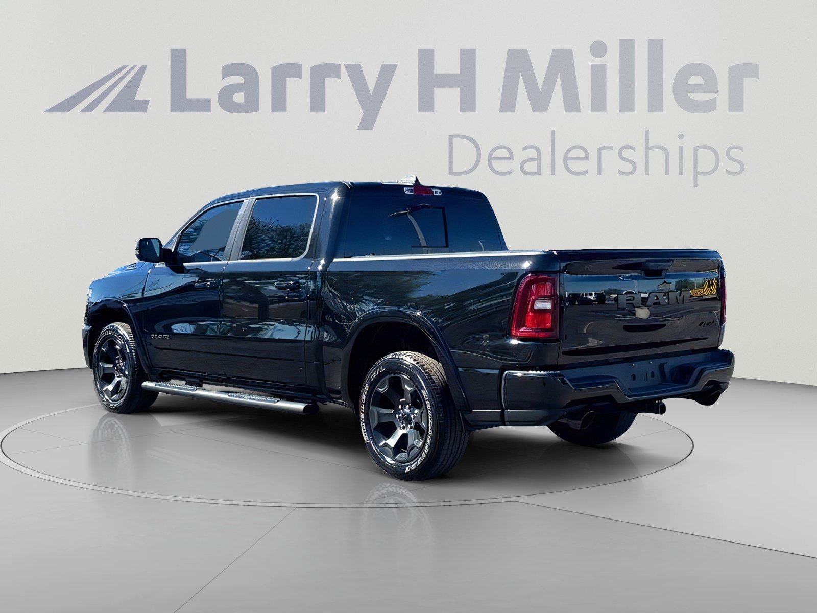 Used 2025 RAM 1500 Big Horn AWD/4WD image 4