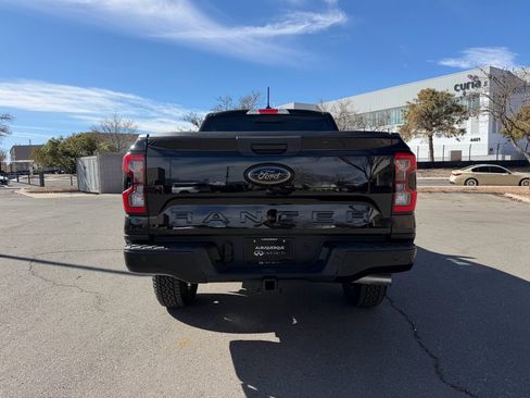 Used 2025 Ford Ranger Lariat w/ Black Appearance Package image 8