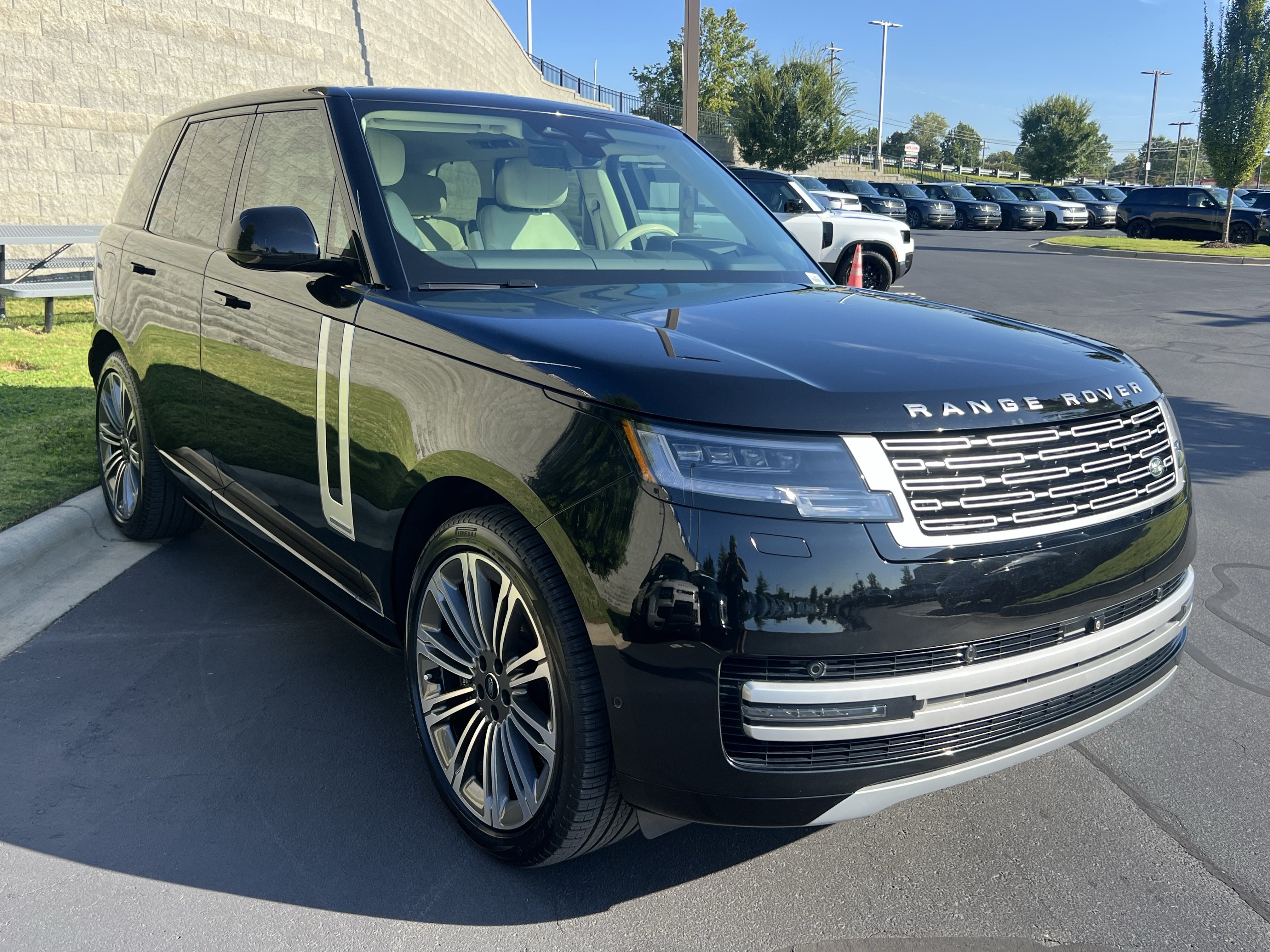 Certified 2024 Land Rover Range Rover Autobiography AWD/4WD image 9