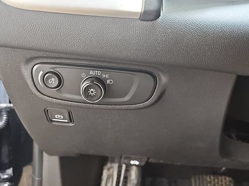 Used 2024 GMC Terrain SLE w/ Driver Convenience Package FWD image 31