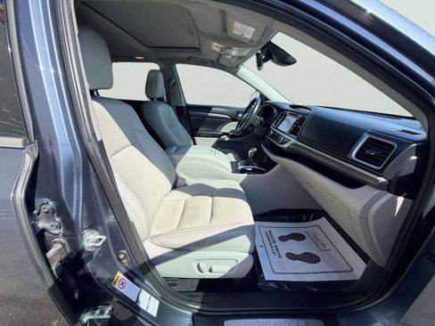 Used 2019 Toyota Highlander Limited AWD/4WD image 38