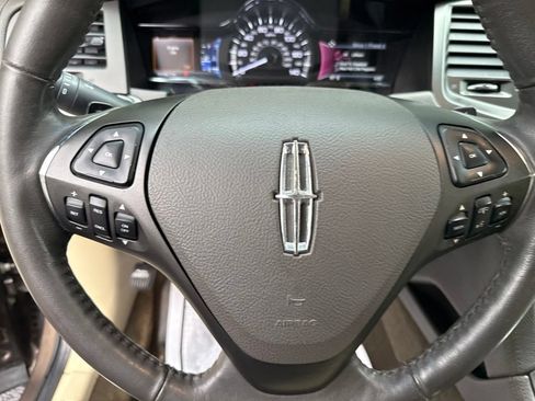 Used 2015 Lincoln MKS AWD image 25