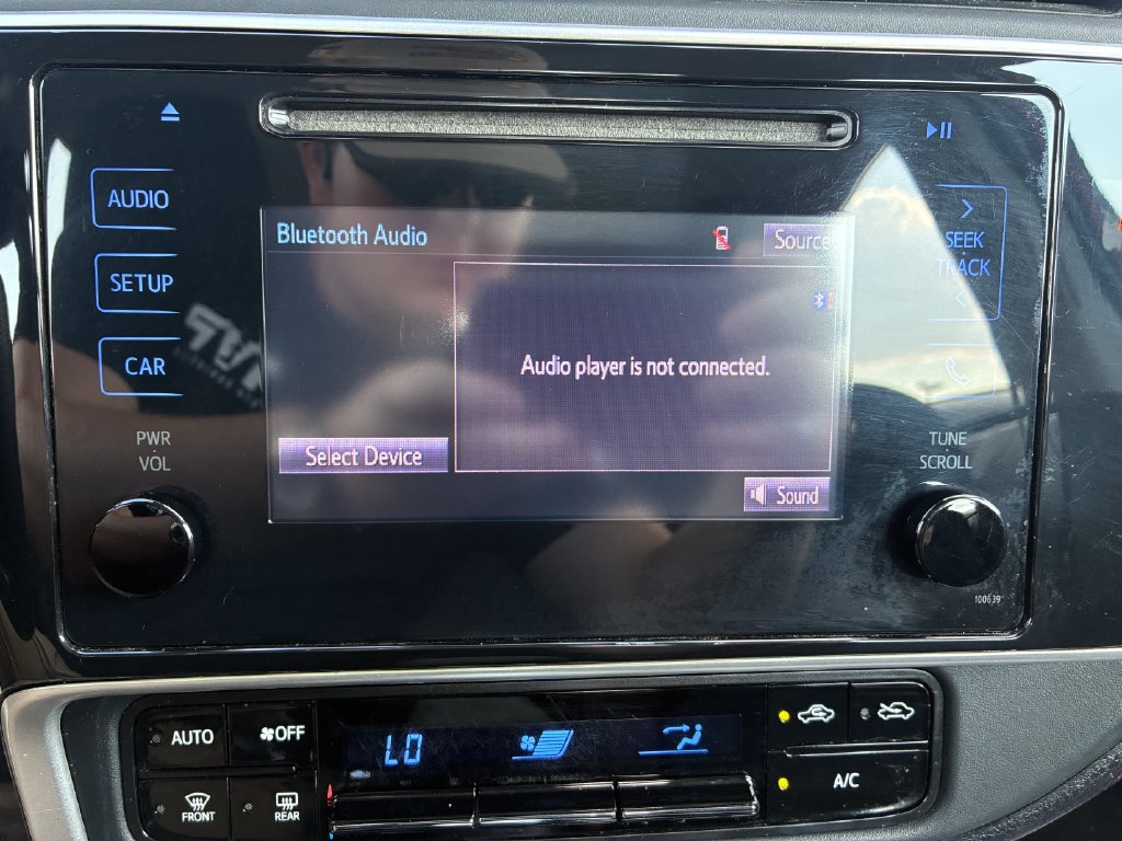 Used 2018 Toyota Corolla LE FWD image 21