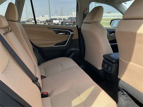 Used 2025 Toyota RAV4 XLE w/ Convenience Package image 17
