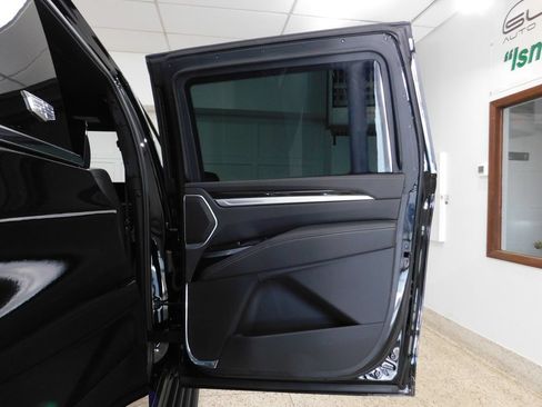 Used 2026 Cadillac Escalade ESV Luxury AWD/4WD image 92