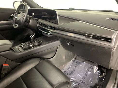 Used 2024 Cadillac XT4 Premium Luxury image 22