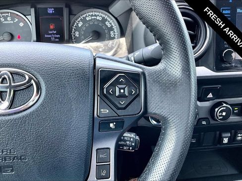 Used 2019 Toyota Tacoma TRD Off-Road AWD/4WD image 13