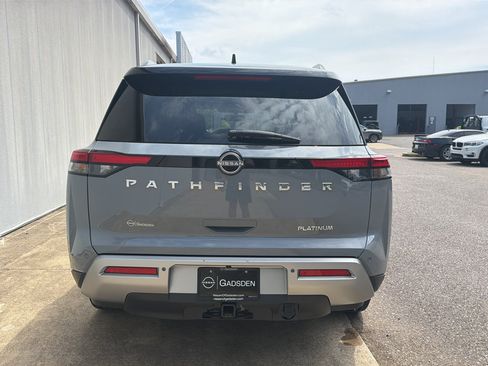 Used 2022 Nissan Pathfinder Platinum w/ Cargo Package FWD image 4