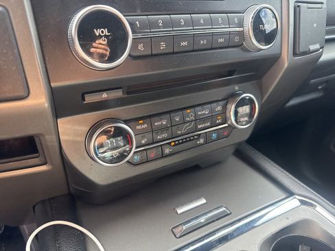 Used 2018 Ford Expedition XLT w/ Equipment Group 202A image 15