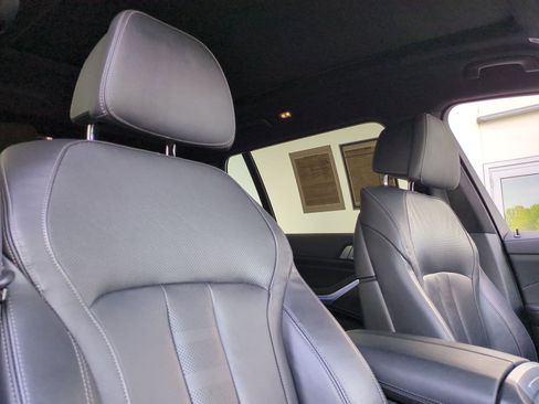 Used 2022 BMW X7 xDrive40i w/ M Sport Package AWD/4WD image 33