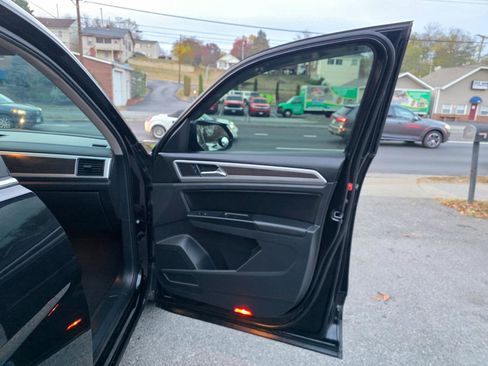 Used 2019 Volkswagen Atlas SE image 16