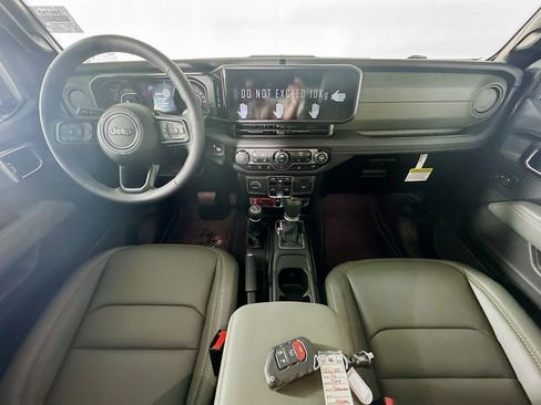 New 2026 Jeep Gladiator Mojave w/ Technology Group AWD/4WD image 9