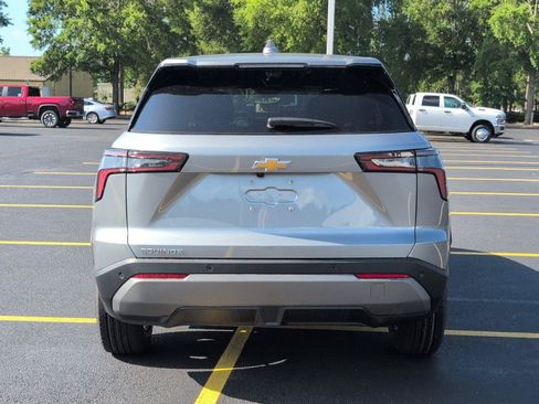 New 2026 Chevrolet Equinox LT w/ Convenience Package II FWD image 4
