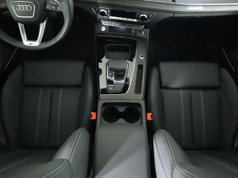 Used 2025 Audi Q5 e Premium Plus w/ Premium Plus Package image 18