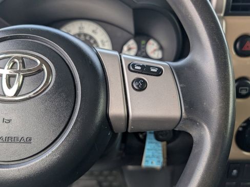 Used 2013 Toyota FJ Cruiser 2WD image 12