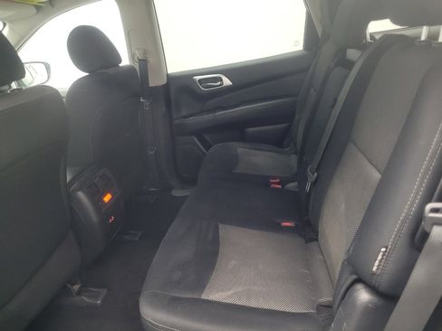 Used 2019 Nissan Pathfinder SV AWD/4WD image 18
