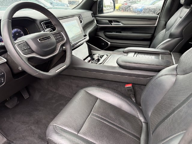 Used 2023 Jeep Wagoneer L Series II AWD/4WD image 18