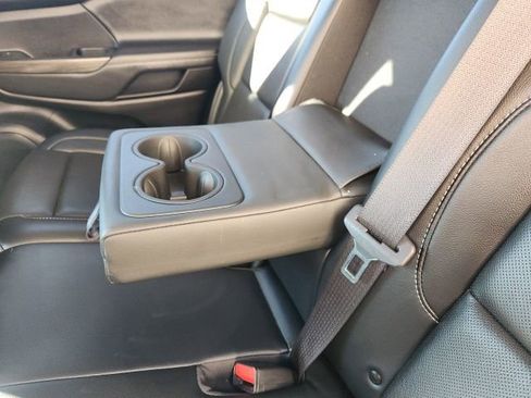 Used 2023 GMC Acadia SLT image 20