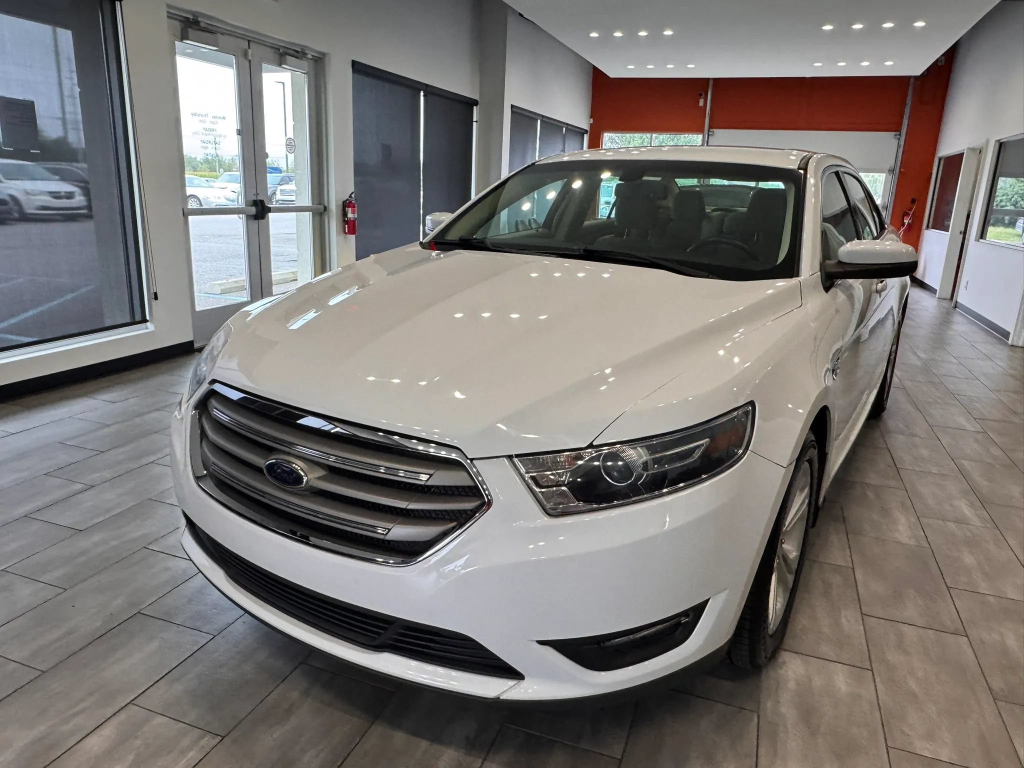 Used 2016 Ford Taurus SEL FWD image 7